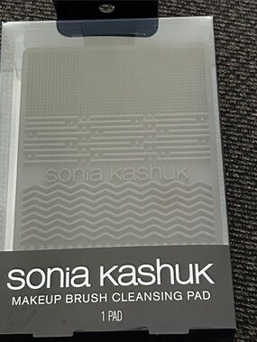 Sonia Kashuk Brush Cleansing Pad